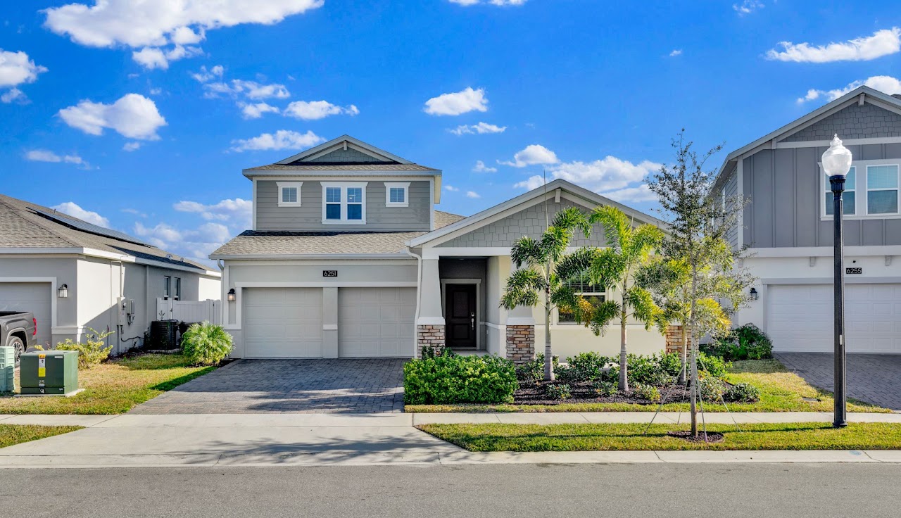 Exterior de 6251 Lakepine Street en Saint Cloud